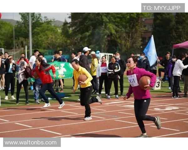 以球星坚韧拼搏诠释足球精神点燃绿茵梦想凝聚奋进力量