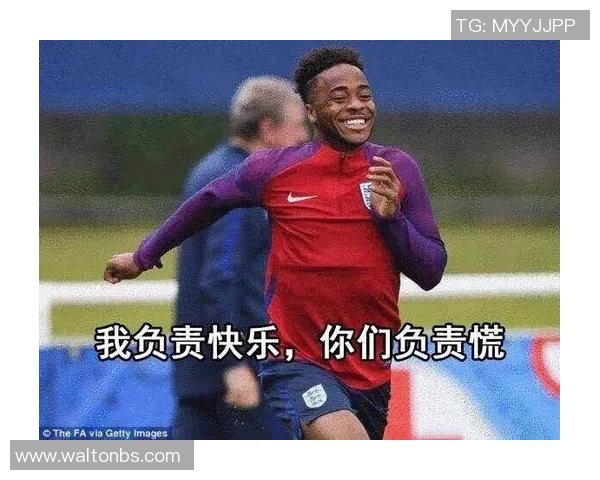 足球球星脱外套瞬间引热议 网友纷纷猜测背后隐藏的独特含义